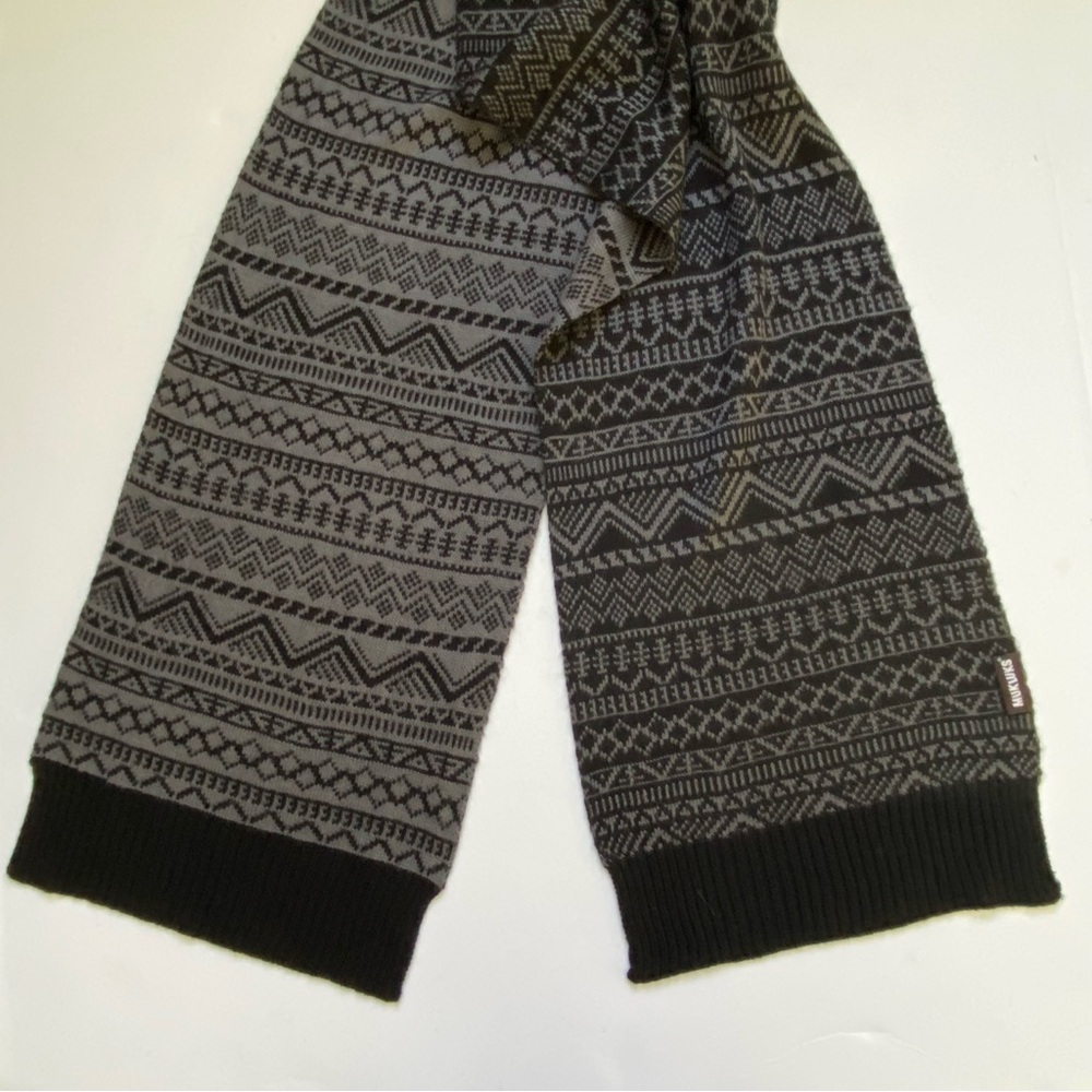 MukLuks Knit Scarf Black Gray Men’s Women’s Snowflake EUC Cozy Winter Snow Ski